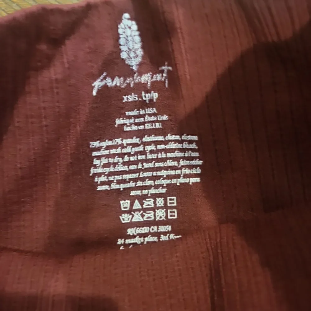 Free People NWOT Good Karma Tile Textured leggings Dark Cherry Maroon XS/S